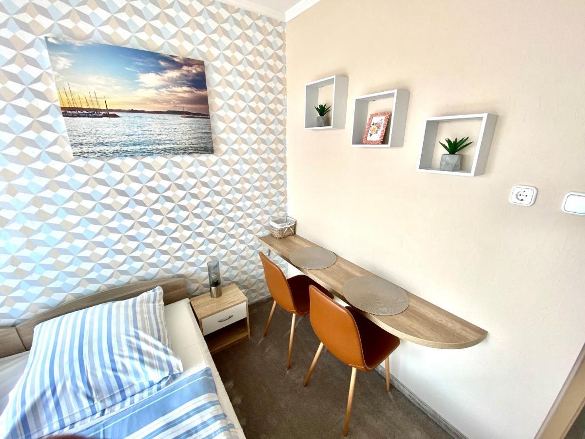 Aqua Blue Apartmanok - Шіофок Екстер'єр фото