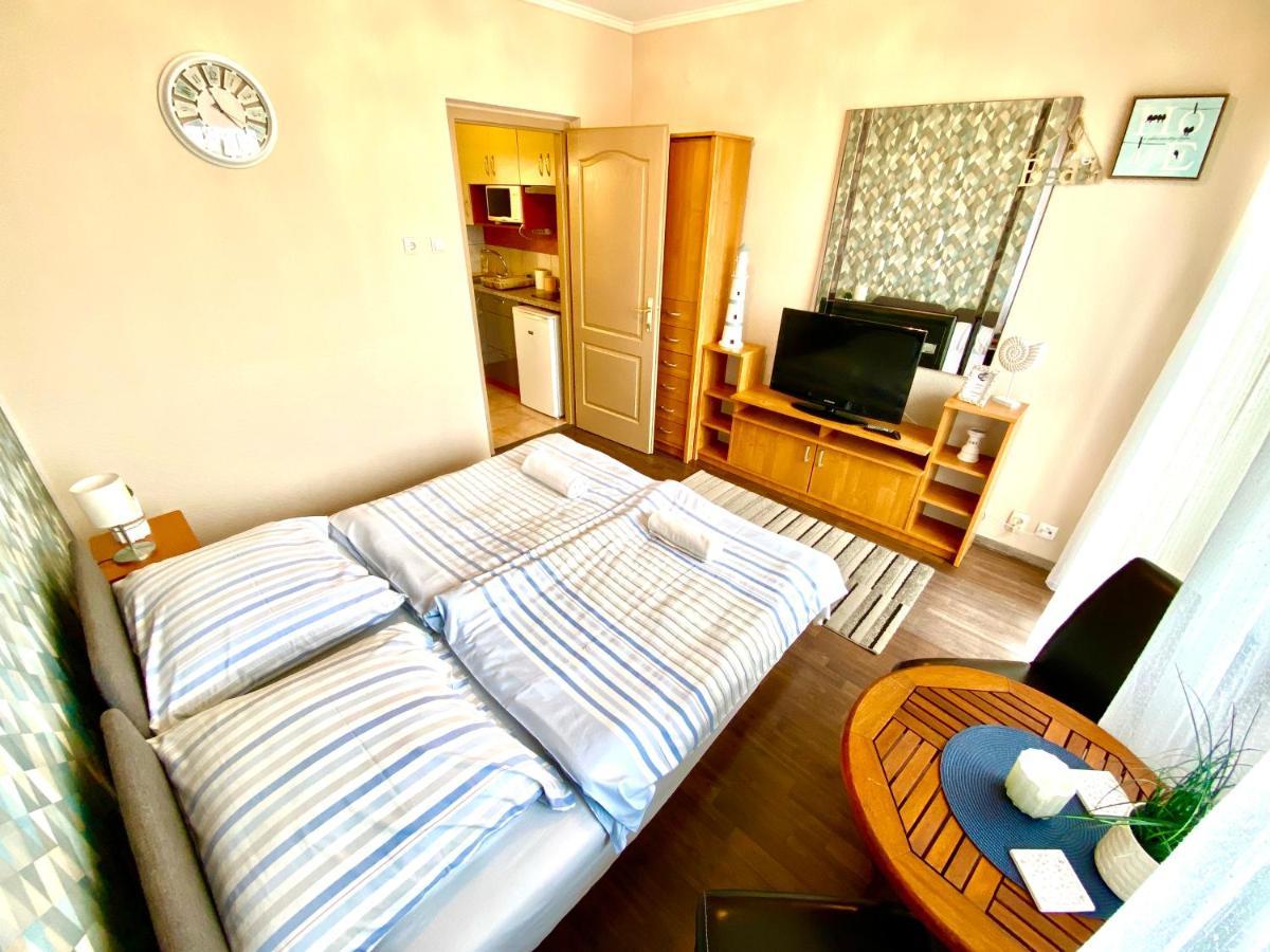 Aqua Blue Apartmanok - Шіофок Екстер'єр фото